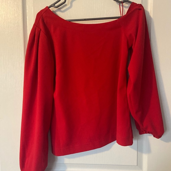 Red top - Picture 1 of 1